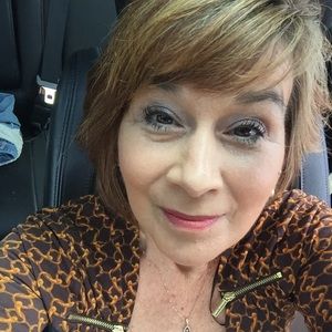 Meet your Posher, Debbie